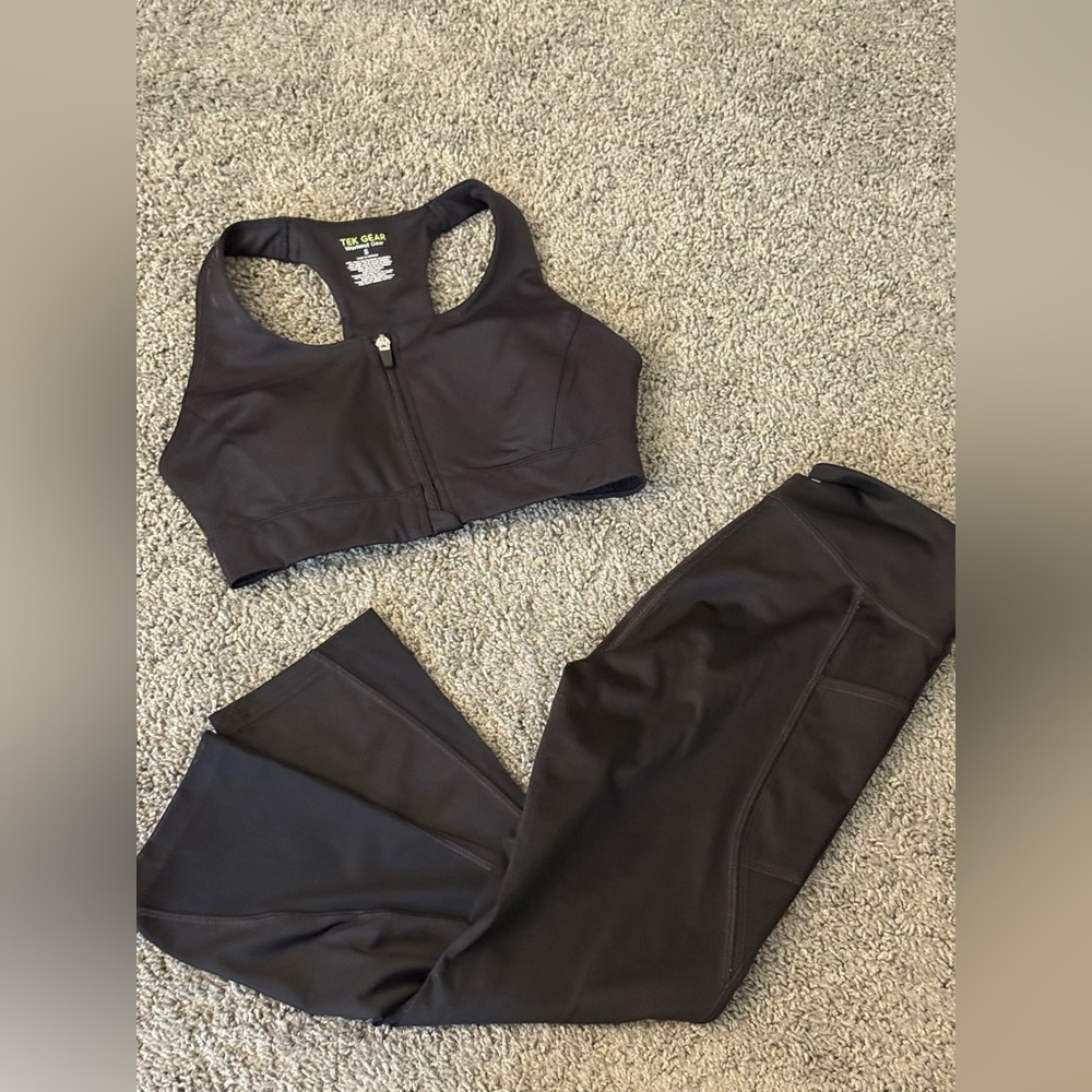 Black Zip-Up Sports Bra and 3/4 Leggings Set - Size Small Tek Gear